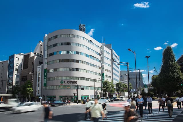 外観_九段下駅から徒歩30秒!大変視認性の高いビルです。