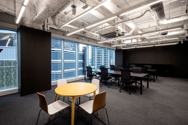 専有部_12名用個室(家具付き・窓あり)