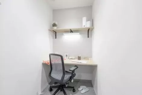 専有部_個室。家具付きです。※画像はイメージです。©bizcomfort
