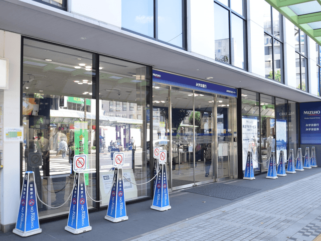 近隣の銀行_みずほ銀行 蒲田駅西口出張所(徒歩9分)