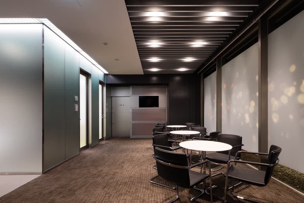 ミーティングコーナー_軽いお打ち合わせやミーティングにご利用いただけます