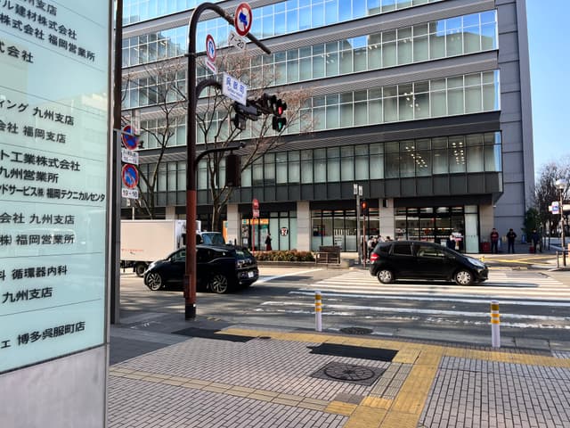 近隣のコンビニ_セブンイレブン 博多綱場町店(徒歩2分)
