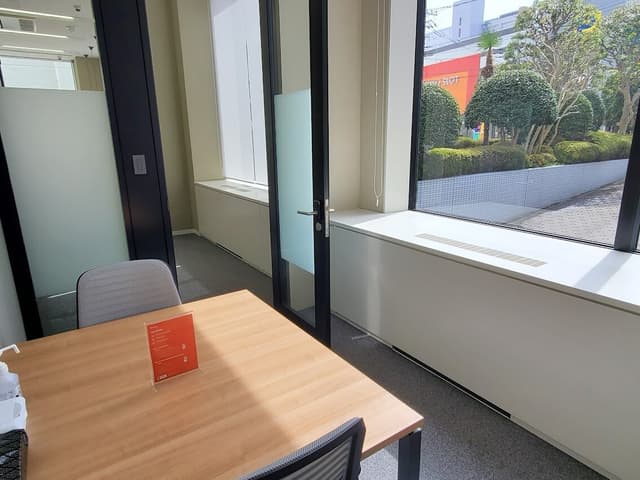 個室_2名でご利用可能です。家具付きのため、すぐに仕事を始められます。