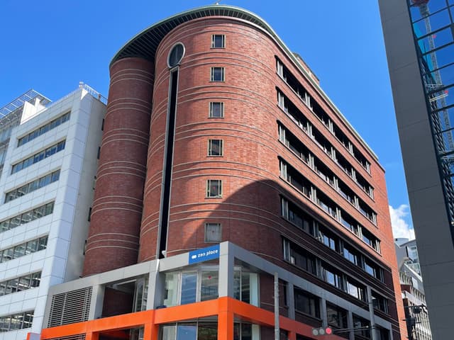 ビル外観。ここの4Fです。