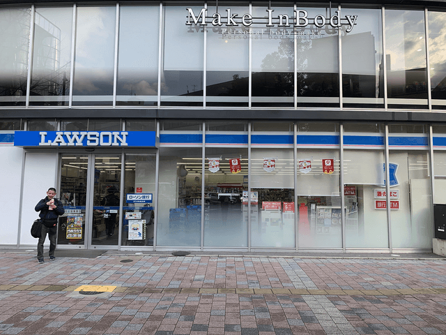 周辺のコンビニ_徒歩1分の所にローソン福岡天神4丁目店があります。