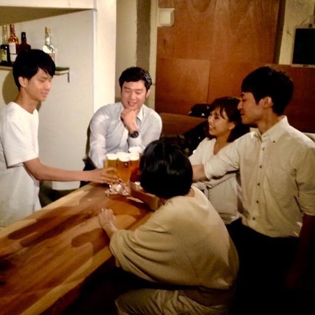 内観_乾杯で利用者様同士の交流が深まります。