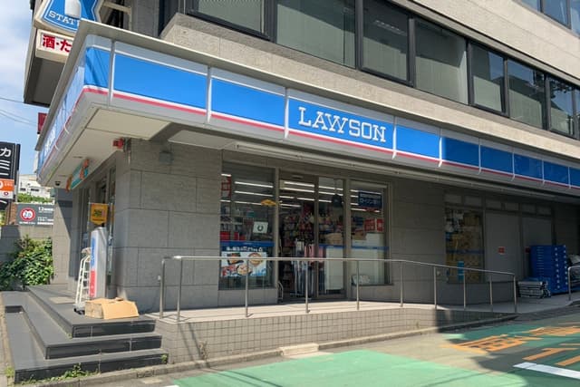 近隣のコンビニ_ローソン 渋谷東一丁目店 (徒歩1分)
