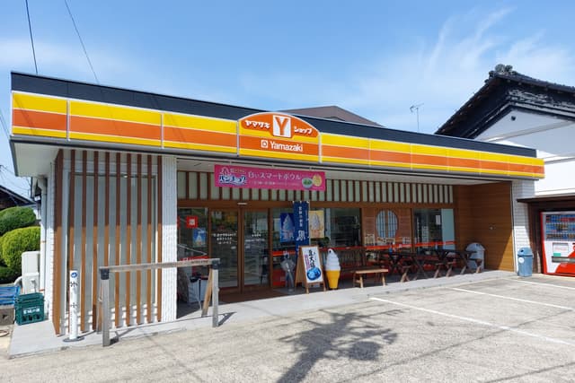 近隣のコンビニ_ヤマザキショップ 内ケ崎さとうや店(徒歩2分)
