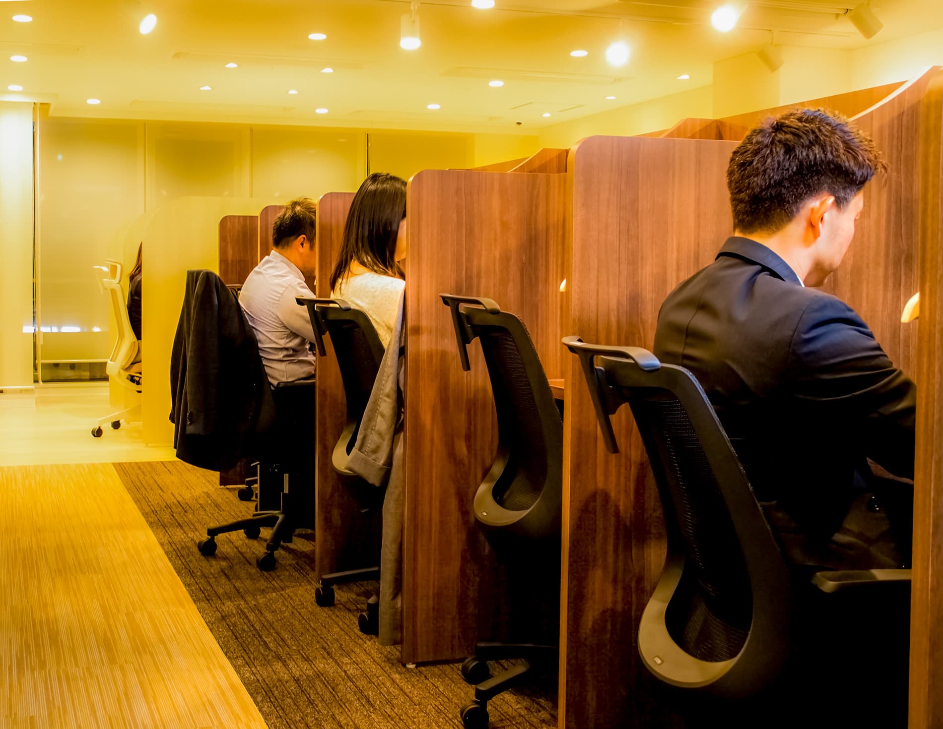 デスク_集中して作業が出来そうです