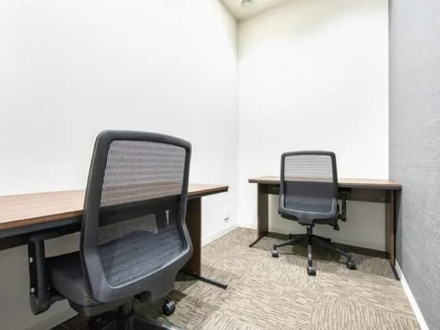 個室_2名用の個室です。無料でのWi-Fi利用が可能です。©BIZcomfort