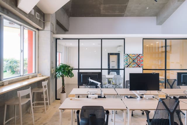 個室はクリエーションルームの隣に御座います。