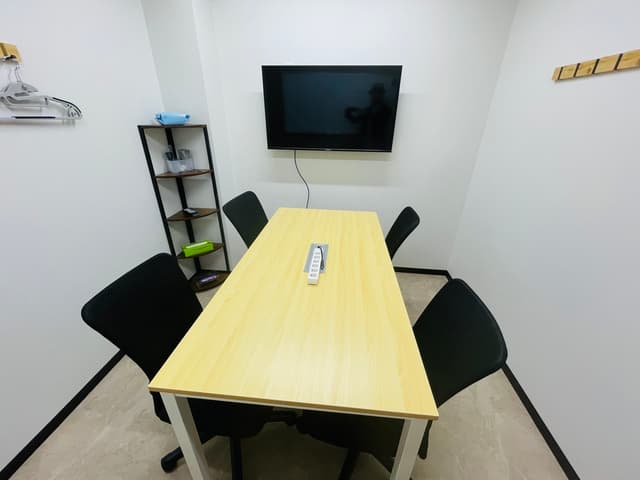 共用部_4名用会議室。