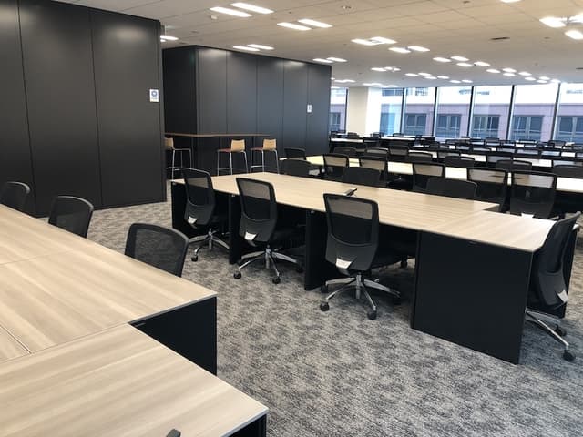 個室_130名用個室。オフィスは24時間365日入居者様のご都合に合わせてご利用ただけます。