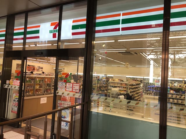 近隣コンビニ_セブン‐イレブン 丸の内センタービル店(徒歩1分)