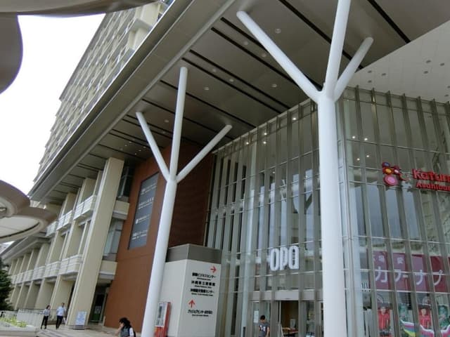 近隣の商業施設_那覇オーパ (徒歩1分)