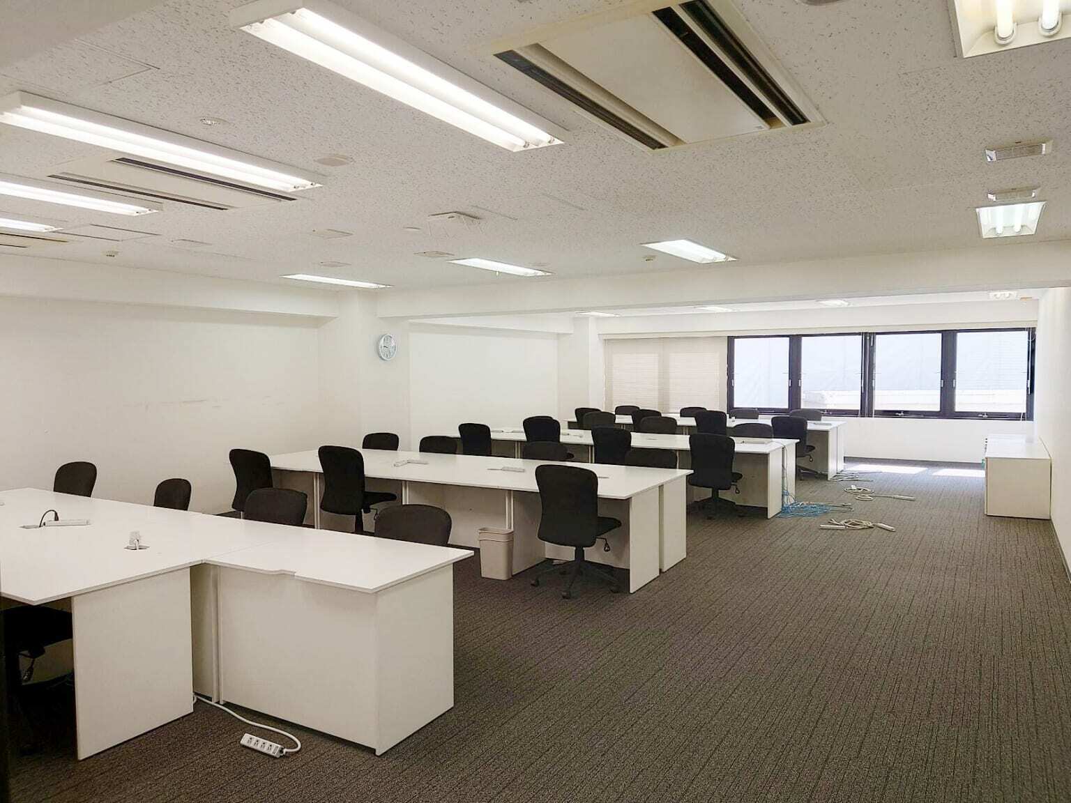 専有部_個室。自然光が入る窓付きの個室です。