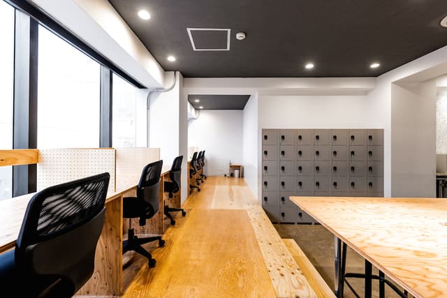 DRILL BOOTH_集中して作業を行いたいときに嬉しいパーテーション付きのお席もご用意されています