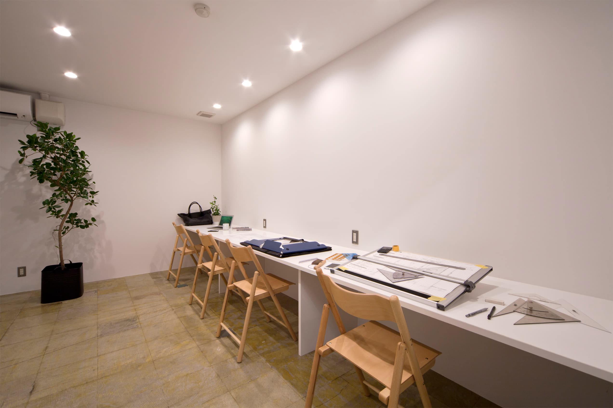 専有部_個室。家具付きの施錠可能なお部屋です。