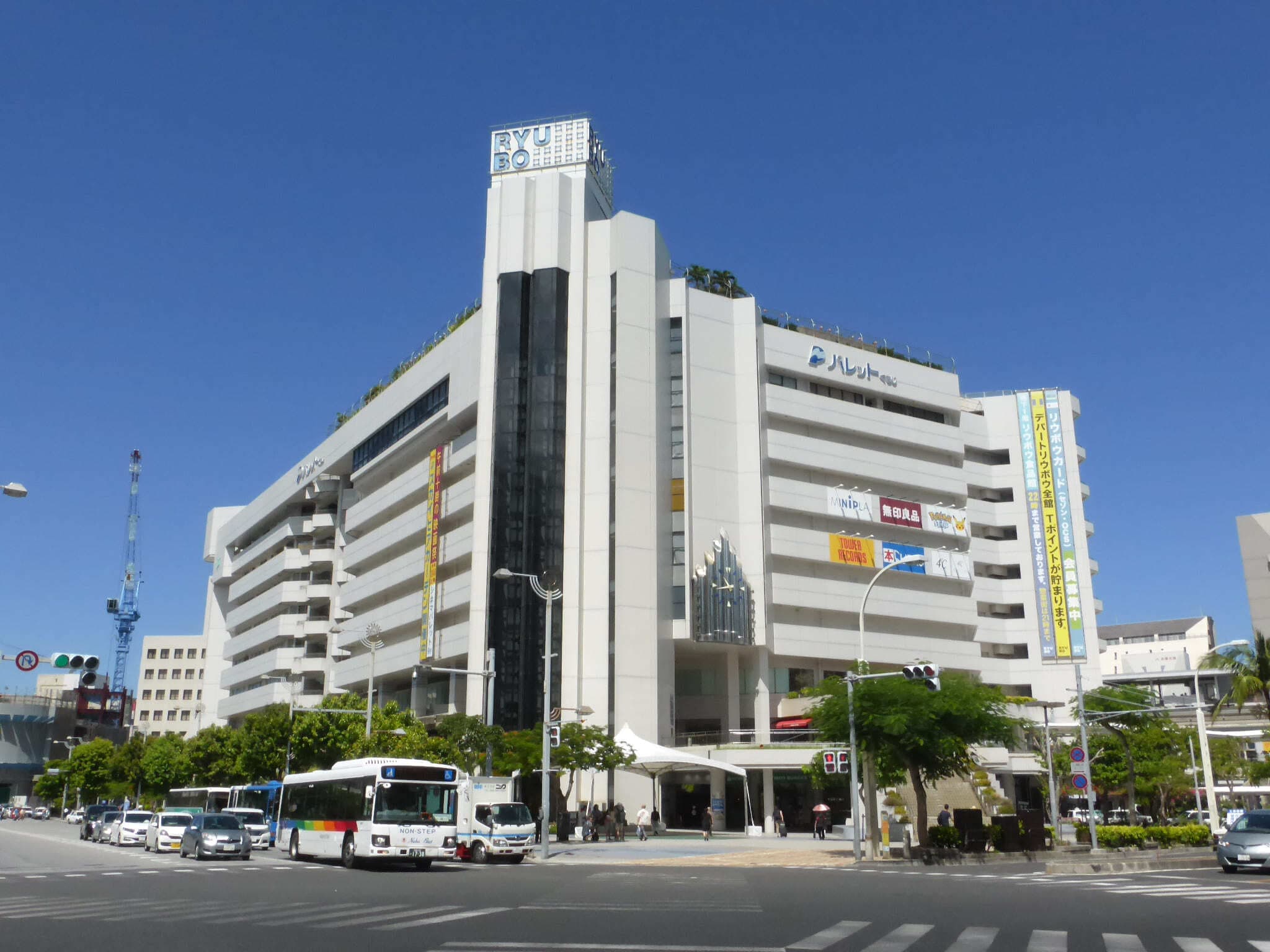 外観_県庁前駅より徒歩1分、パレットくもじ内にあります。