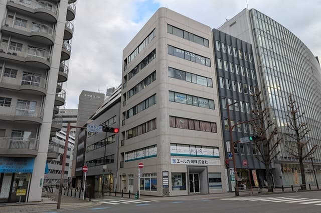 外観_天神駅より徒歩4分の場所に位置しています。