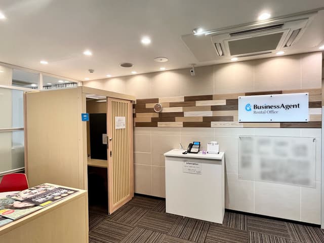 入口。エレベータを降りたら目の前。
