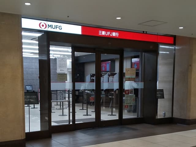 近隣の金融機関_三菱UFJ銀行 梅田支店(徒歩7分)
