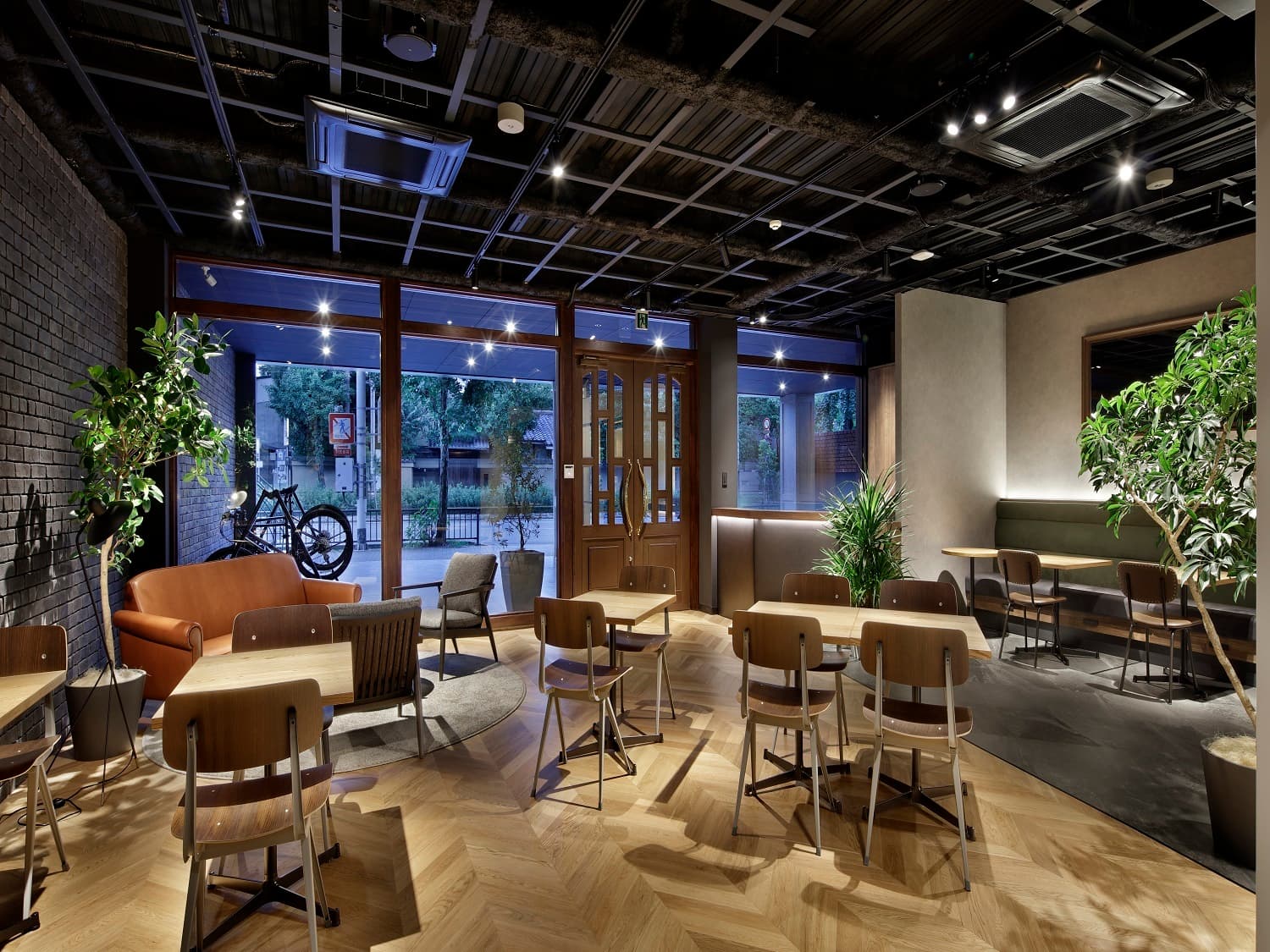 共用部_ラウンジ。1階にあるラウンジはコワーキングスペース機能を兼ねています。