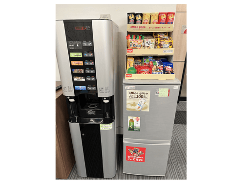 設備_ドリンクコーナー。フリードリンクサービスを受けることが出来ます。