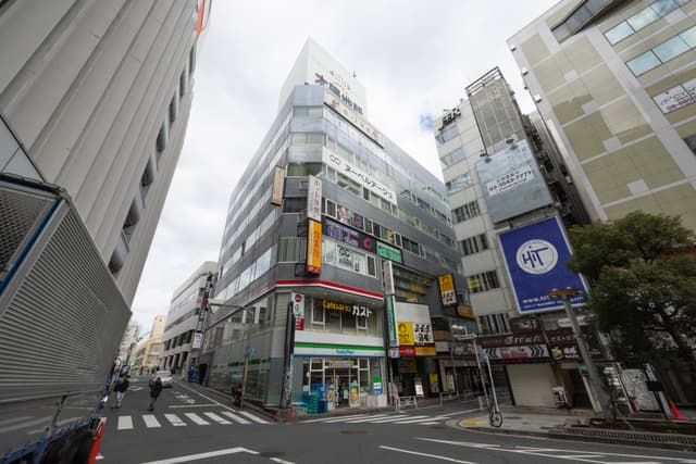 外観_渋谷駅徒歩6分の場所にあります。