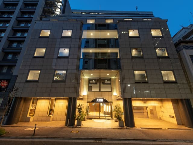 外観_ビル外観。かつて事業会社が本社として利用していたビルを一棟丸ごとリノベーションして生まれたワークスペースです。