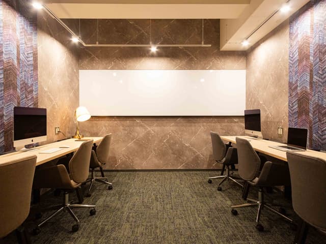 個室_個室入居の方は、専用郵便ポスト・高速Wi-Fi・宅配ボックスが無料でご利用いただけます。