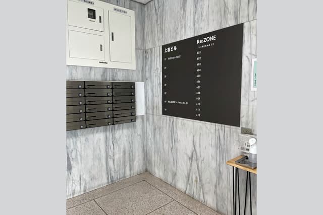 外観_エントランス。ポストが完備されています。