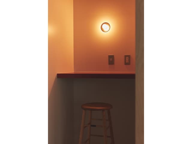 設備_TELブース。個室になっており、音漏れの心配なく利用できます。
