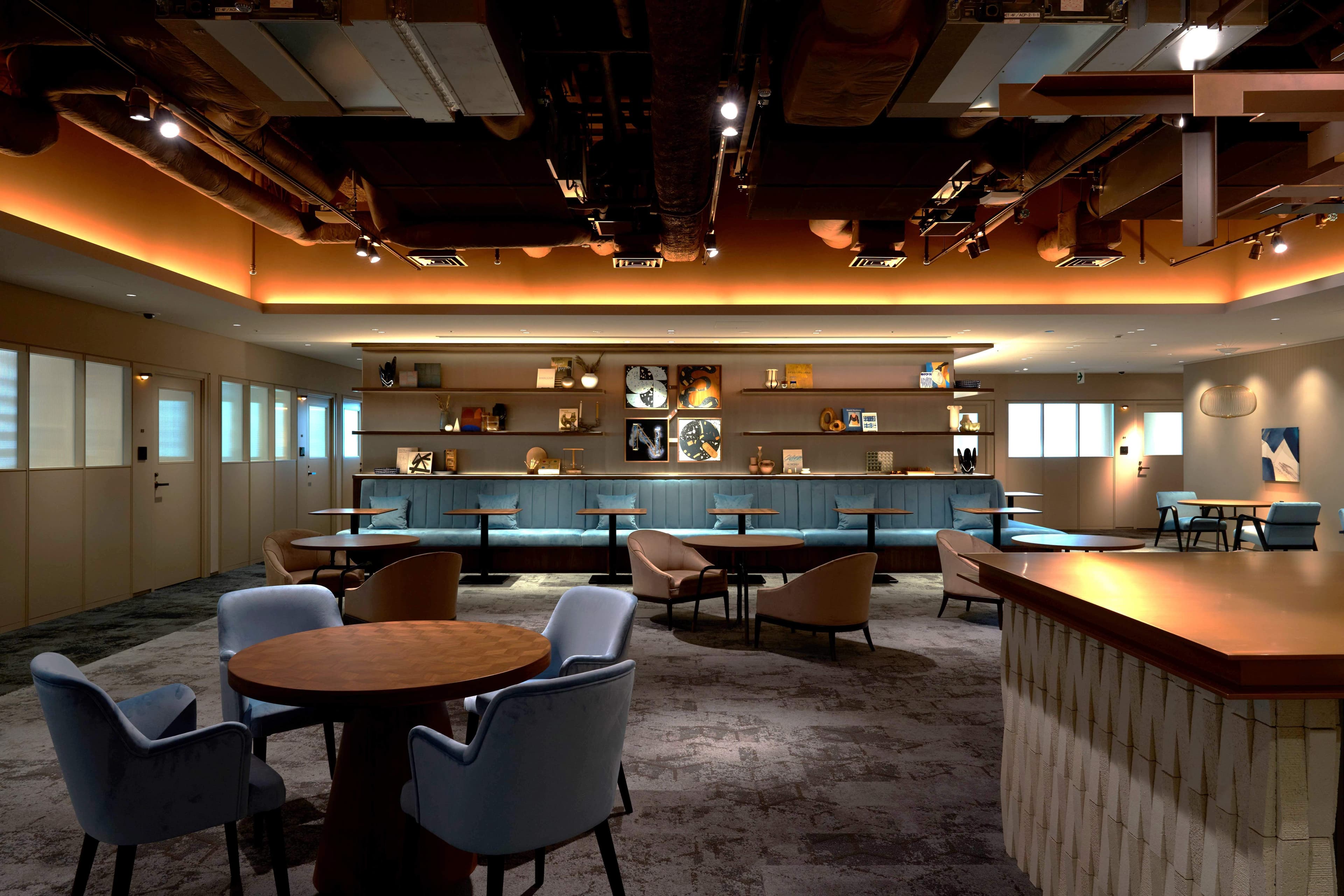 共用部_ラウンジ。ミーティングや作業はもちろん、来客対応も行うことができます。