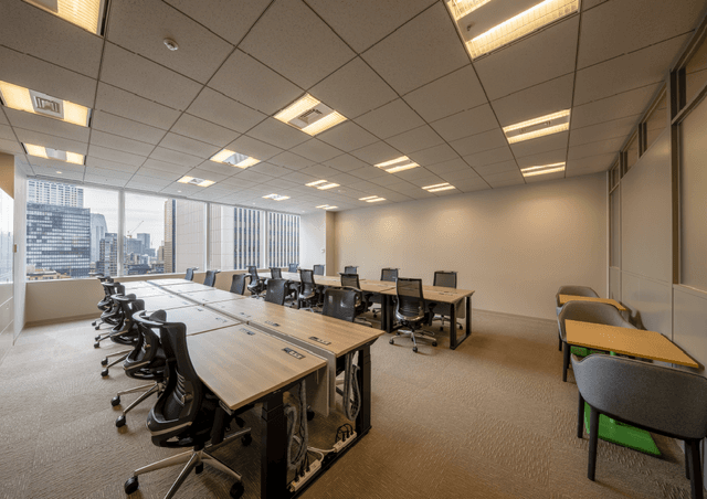 専用個室_稼働式のデスクが20席設置済み。大人数でも快適に利用できるスペースです。