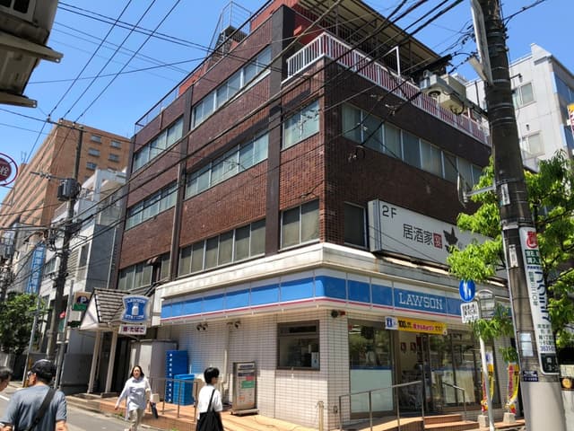 内観_フリーデスクの画像です。その日の気分に合わせて席を決められるので飽きずに仕事ができます。