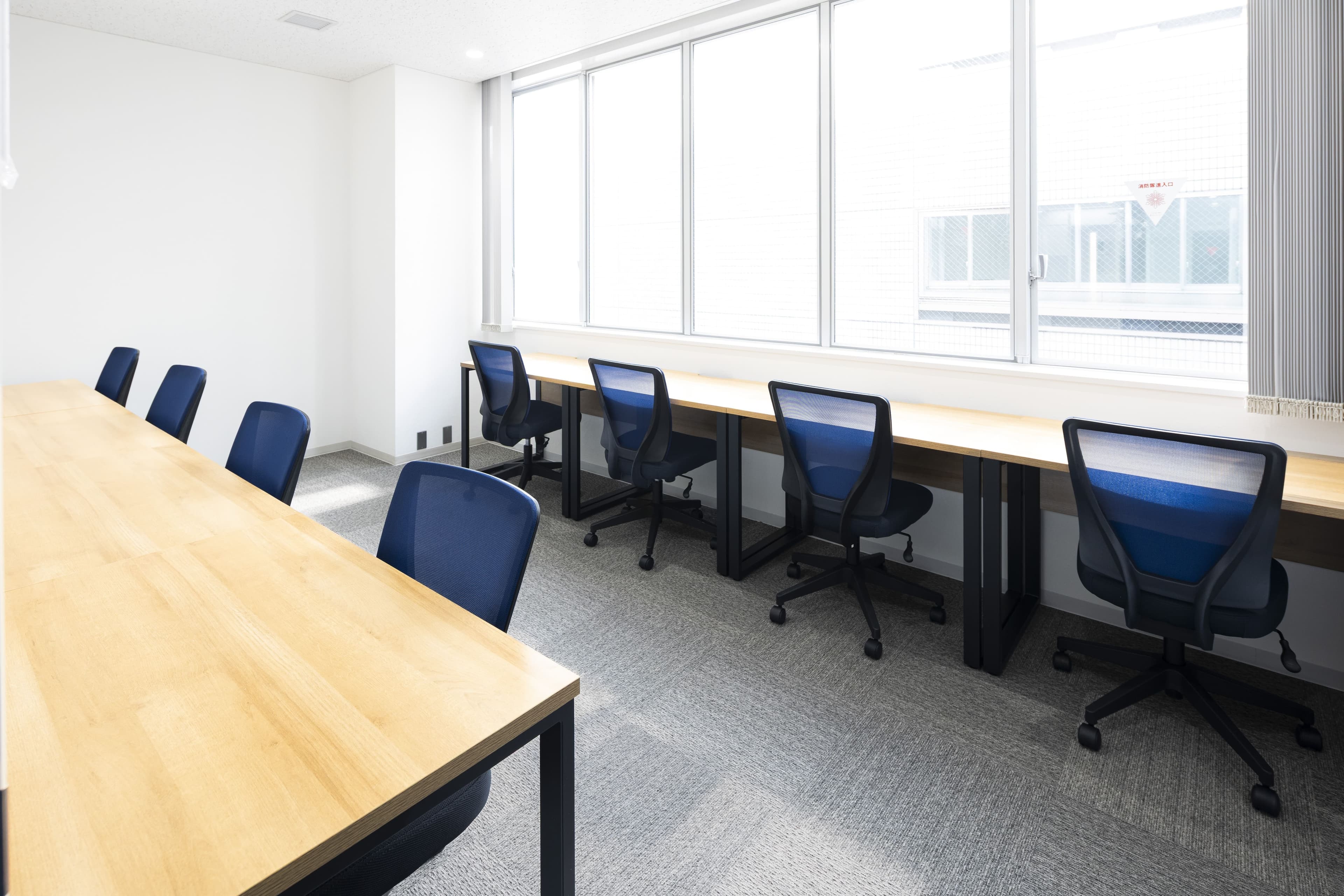 プライベートオフィス|7名用の完全個室・家具付きオフィス。初期費用を抑えつつ、専有部を手軽に持つことができます。