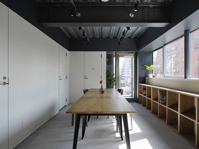 専有部。1フロア1テナント用です。内装・空調・インターネット工事は完了しています。