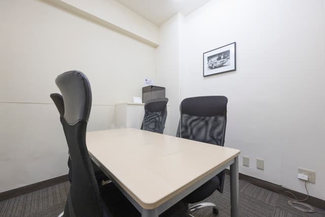 共有部_会議室。毎日1時間まで無料で利用できます。