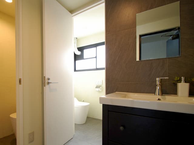 設備_トイレ。シンプルスタイルのトイレです。