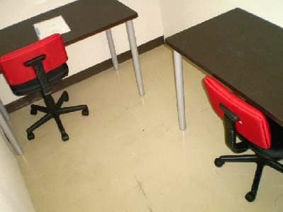 個室_2名様までご利用頂ける個室です。備え付きの家具があるため、初期費用を抑えることができます。