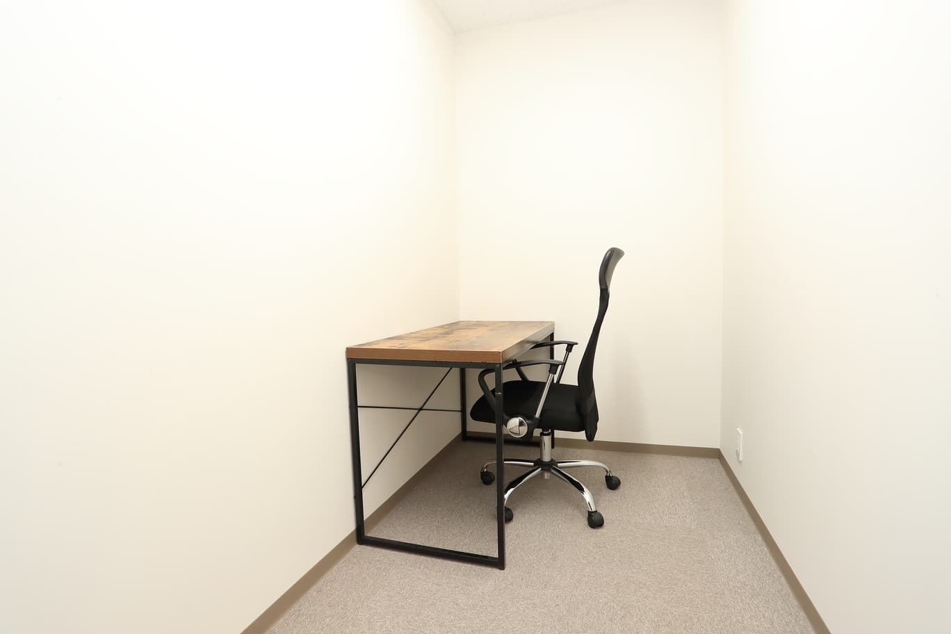 専有部_個室。家具付きのお部屋です。