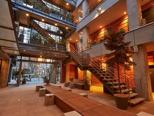 共用部_BaskLounge。入居者同士や来場者との交流の場として利用できます。