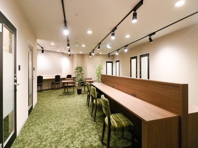 無料ラウンジ