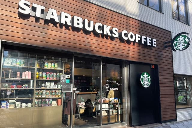 近隣の飲食店_スターバックスコーヒー人形町店(徒歩2分)_駅周辺は飲食店が多いです。