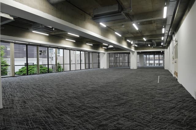 個室_広い空間です。自由な空間作りが可能です。