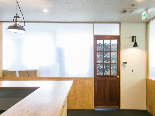 その他_内装。木材を各所に取り入れています。おしゃれで洗練されたデザインです。