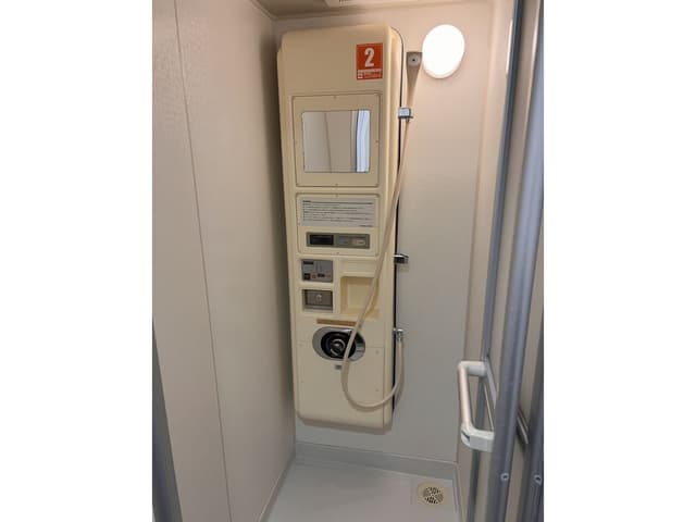 設備_シャワー。10分200円、延長5分につき100円で利用できます。