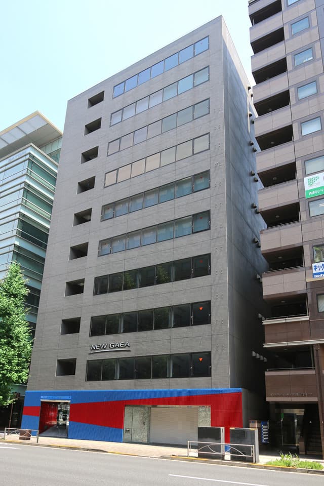 外観_三田駅から徒歩7分に位置しています。