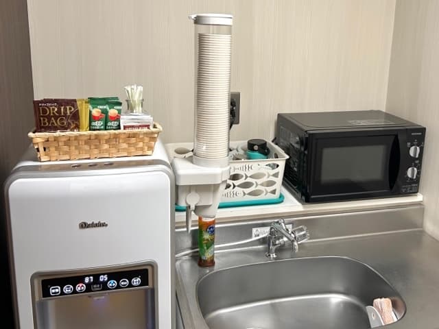 その他_レンジなどの設備やフリードリンクのサービスがあります。